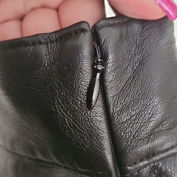 Babaton Black Midi Pencil Skirt with Slit - Picture 4 of 16